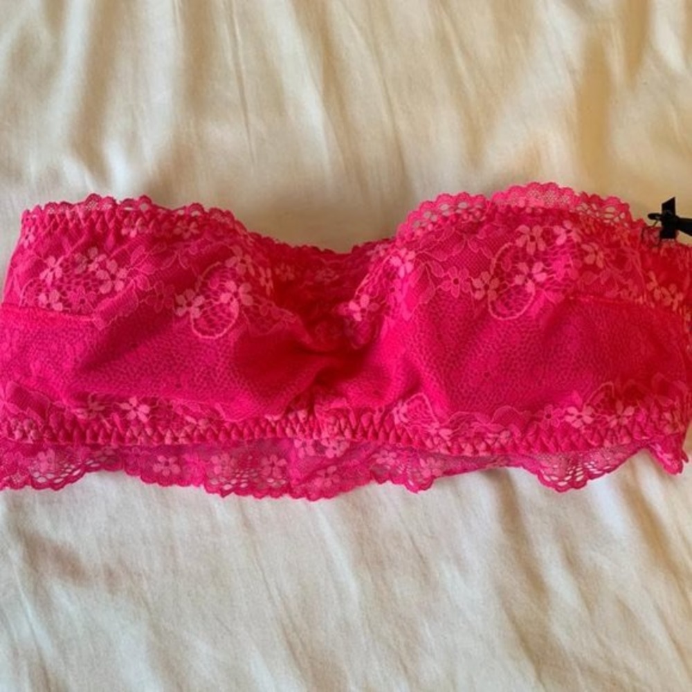 ✨NWT!✨ Gilly Hicks - Pink Lacey Unlined Bandeau